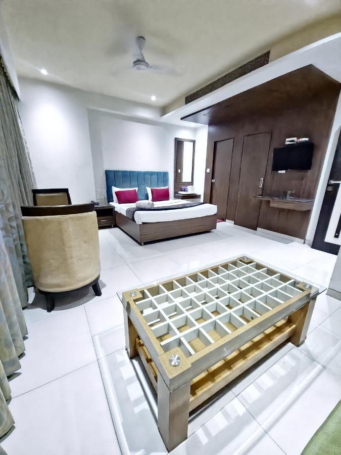 Hotel City Heart Shirdi Luaran gambar