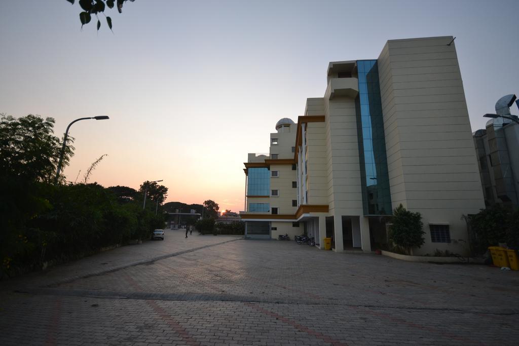 Hotel City Heart Shirdi Luaran gambar