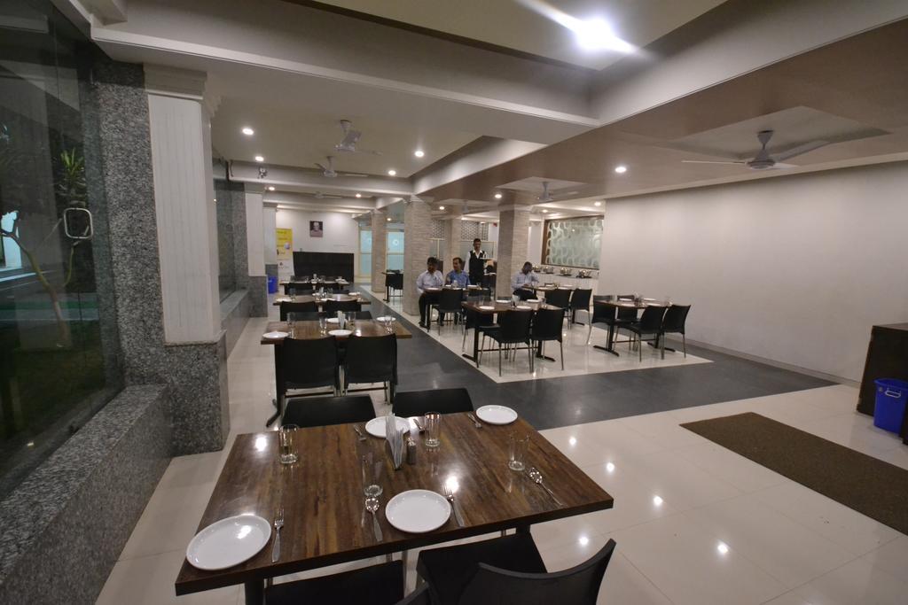 Hotel City Heart Shirdi Luaran gambar