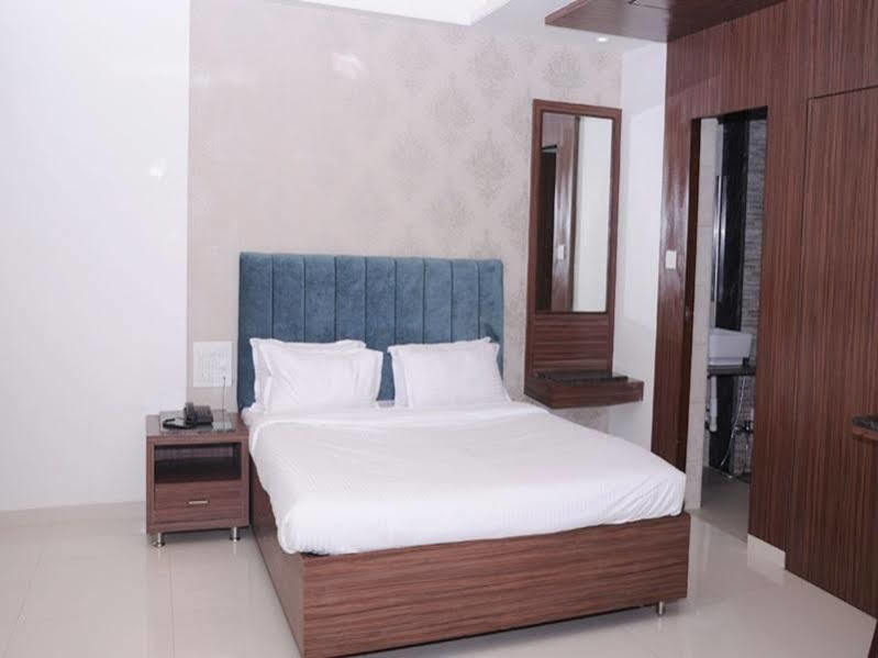 Hotel City Heart Shirdi Luaran gambar